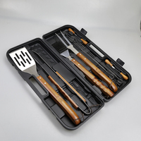 Ensemble d'accessoires pour barbecue 13 pièces, manches en bois, outils en acier, bâtonnets, outils de barbecue pour le camping en plein air