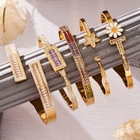 Bracelets manchette empilables éblouissants ornés de CZ | Bracelets ouverts en forme d'étoile de marguerite plaqués or |   Bijoux de poignet pour femmes, à combiner et à assortir