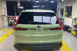 Vinilo Adhesivo Verde Caqui PET de Alto Brillo, Antiarañazos, con Liberación de Aire, Rollo Completo para Envoltura de Automóviles, Película que Cambia de Color - Product Image 6