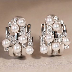 Pendientes de aro redondos para mujer, forma simple y redonda, pendientes para uso diario, accesorios para las orejas estilo cool wind. - Product Image 1