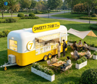 Remorque alimentaire mobile personnalisée en acier jaune et blanc, avec panneau publicitaire remorquable, design moderne, forme rectangulaire, pour extérieur de villa