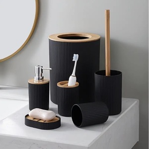 Juego <span class=keywords><strong>de</strong></span> Accesorios <span class=keywords><strong>de</strong></span> <span class=keywords><strong>Baño</strong></span> <span class=keywords><strong>de</strong></span> Seis Piezas con <span class=keywords><strong>Tapa</strong></span> <span class=keywords><strong>de</strong></span> Plástico, Portacepillos <span class=keywords><strong>de</strong></span> Dientes, Jabonera, Escobilla <span class=keywords><strong>de</strong></span> <span class=keywords><strong>Baño</strong></span> para Hotel y Hogar - Product Image 1