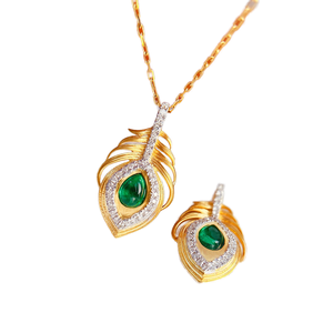 قلادة فضية جديدة بتصميم ريشة الطاووس مرصعة بالزمرد المستنبت من الفضة عيار 925 - Product Image 1