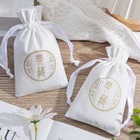 Pochette à bijoux en velours blanc de luxe avec logo imprimé en feuille d'or, sac à cordon en velours pour emballage cadeau haut de gamme
