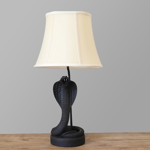 Lámpara de mesa de serpiente de animales dorados de resina para decoración del hogar de calidad superior moderna - Product Image 5