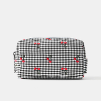 Prix d'usine Trousse de maquillage et de toilette en coton tendance à motifs personnalisés, avec broderie mignonne et motif gingham fruits