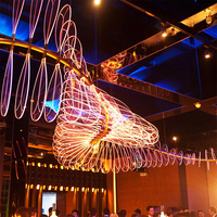 Lustre en verre et bois LED sur mesure de grande taille pour projet d'escalier de bar de luxe en forme de dragon ECOJAS