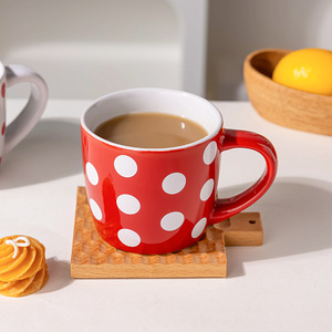 Tasses en céramique à pois, design rouge et blanc, tasse à café ou à thé, tasse individuelle, cadeau d'affaires, impression de logo personnalisée - Product Image 3