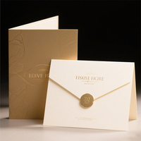 Brochure personnalisée en gros avec conception gratuite, estampage à chaud or, finition givrée en carton UV, impression offset couleur CMYK, impression de noms et numéros.