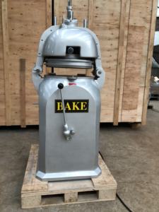 Équipement de boulangerie, diviseuse et arrondisseuse de pâte à pain semi-automatique pour la fabrication du pain - Product Image 3