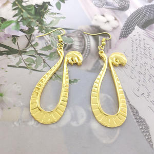 3 Designs Boa Hancock Schlangen anhänger im gleichen Stil Cosplay Schmuck Legierung Ohr haken Ohrring Cartoon Anime Ohrclip Ohrringe - Product Image 2