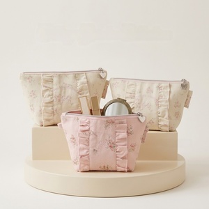 Borsa Organizer da Viaggio in Cotone alla Moda, Pochette per <span class=keywords><strong>Trucchi</strong></span> con Stampa Floreale Personalizzata e Bordo Arricciato - Product Image 1