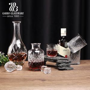 Offre Spéciale Creative 800ml Home Bar Bouteille de <span class=keywords><strong>whisky</strong></span> en cristal avec arrêt Ensemble de carafe à <span class=keywords><strong>whisky</strong></span> en verre gaufré clair à l'ancienne moderne - Product Image 4