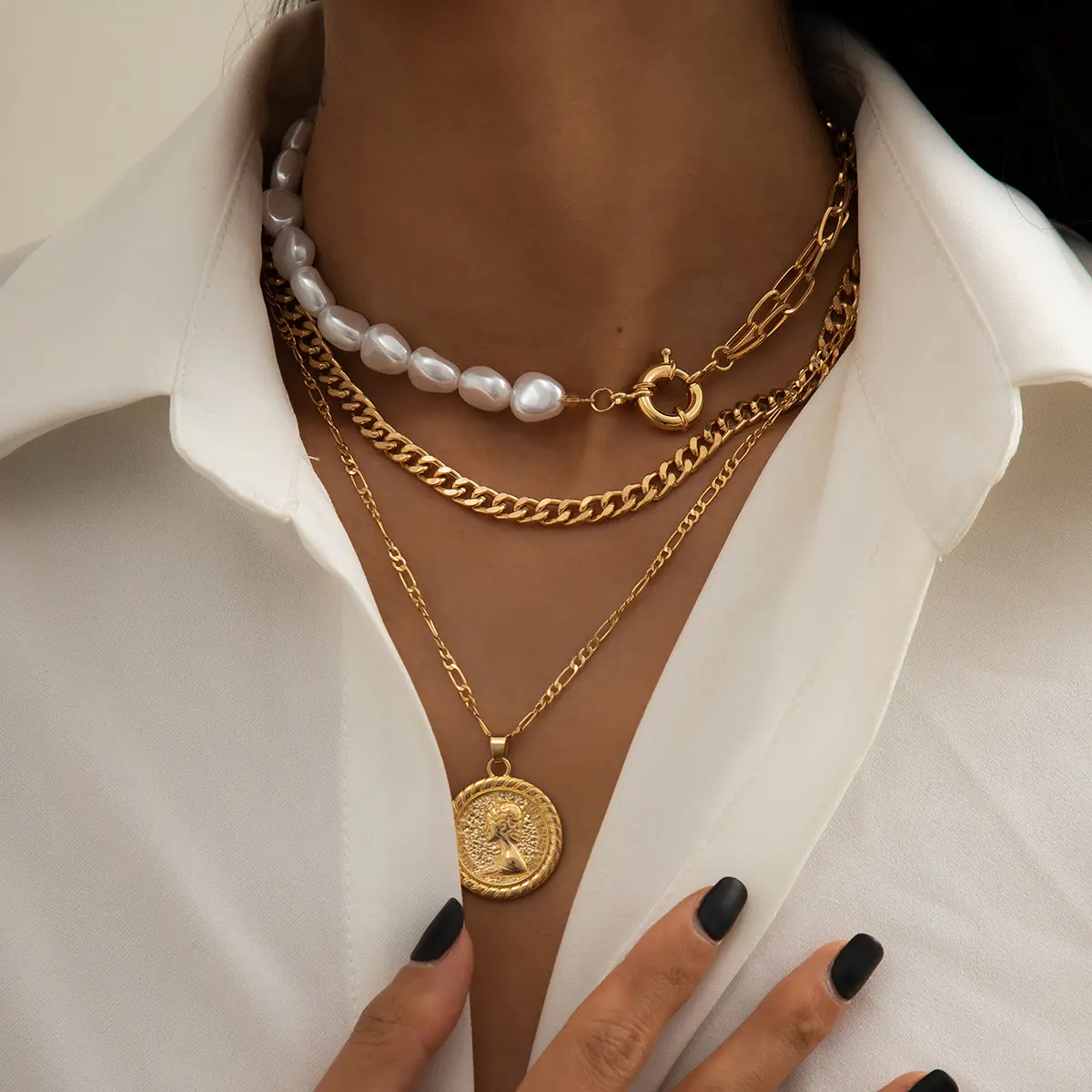 2021 jewelry small fragrance vogue imitation irregular freshwater pearl necklace women retro simple portrait pendant necklaces
