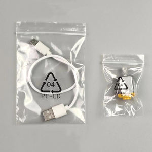 Fournisseur en gros de sacs à fermeture éclair en PE transparent de 4*6 cm (1,6*2,4 pouces) avec barrière contre l'humidité pour le rangement des pulls - Product Image 4