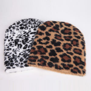 卸売カスタムロゴ付きY2k冬ヒョウ柄ジャカードふわふわニットビーニーカスタムモヘアビーニー帽子 - Product Image 4