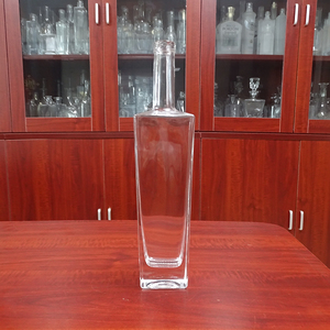 Bouteille en verre de flint premium carrée de 750 ml pour rhum, avec <span class=keywords><strong>bouchon</strong></span> en liège, vide, vente en gros - Product Image 2