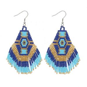 Boucles d'oreilles à pampilles en perles de riz tissées à la main, style ethnique d'Asie occidentale, design de niche européen américain, personnalisées et fraîches - Product Image 5