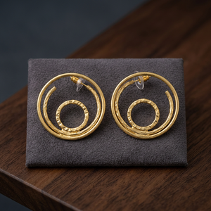 Pendientes de Aro de Latón Chapado en Oro Hechos a Mano por Soumya Creations, Diseño Geométrico Vintage para Bodas y Fiestas de Mujeres - Product Image 3