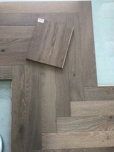 Pavimento in Rovere Europeo Naturale per Interni, Multistrato a Spina di Pesce, Rovere Bianco con Superficie Affumicata, Parquet Ingegnerizzato - Product Image 3