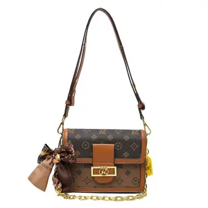 2022 New girl Bag compact fashion shoulder bag popular casual messenger bag with large capacity