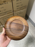 Assiettes en bois de noyer massif pour la décoration de desserts, adaptées à une utilisation à la maison et en salle à manger, écologiques, simples et durables.