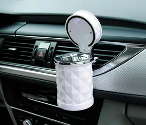 ที่เขี่ยบุหรี่ในรถยนต์พร้อมไฟ LED ส่องสว่างกล่องใส่ที่เขี่ยบุหรี่รถยนต์กล่องใส่ถ้วยแก้วควันสำหรับตกแต่งภายในรถยนต์