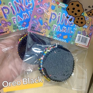 Juguete antiestrés y de ventilación súper suave con forma de galleta Oreo simulada, clip de bala de retorno lento y pastel de corazón - Product Image 2