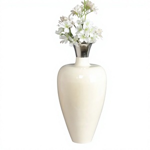 Elegante Florero de Metal Blanco con Diseño Moderno de Cuello Curvo, Revestimiento Resistente a la Intemperie para Decoración Interior y Exterior - Product Image 1