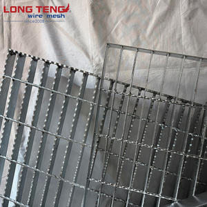 Grille de sol industrielle moderne personnalisée en acier inoxydable SS304/316 pour passerelle extérieure de <span class=keywords><strong>piscine</strong></span> et matériaux de construction métalliques - Product Image 3