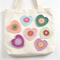 Vente en gros – Applique cœur en crochet fait main de 11 cm avec motif floral contrastant pour embellissement de vêtements et de table