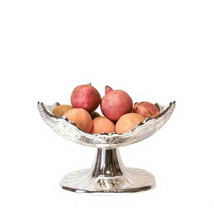 Frutero de metal con acabado plateado, base de pedestal, decoración de mesa, centro de mesa, tazones decorativos hechos a mano para el hogar. - Product Image 1