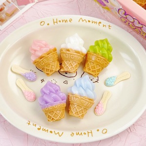 Jouet anti-stress à presser en forme de cornet de crème glacée, pendentif souple de décompression, lot de 24 pièces de couleurs assorties, boîte en plastique, gadget pour tous les âges - Product Image 1