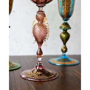 Mouettes colorées et décoration dorée sur des verres à boire de collection - Product Image 2