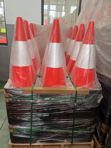 Vente en gros de cônes de signalisation réfléchissants en PVC de 45/40/75/90 degrés, base de 28/36 pouces, pour la sécurité routière et la construction - Product Image 6