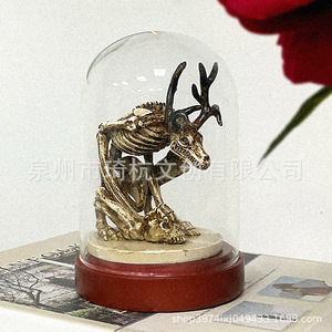 Ornement de collection occidental transfrontalier : Cerf squelette en résine synthétique sous cloche en verre, pour décoration intérieure et présentation sur table - Product Image 1