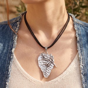 Collar de cuero negro de varias hebras con colgante vintage de libélula y corazón plateado, joyería de moda bohemia diaria para mujer - Product Image 1
