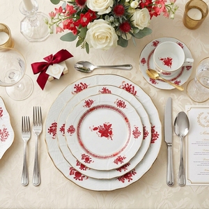 Service <span class=keywords><strong>de</strong></span> table <span class=keywords><strong>de</strong></span> luxe en porcelaine fine avec motif floral bleu et or véritable, assiette <span class=keywords><strong>de</strong></span> présentation vintage en céramique, tasse à café et bol en porcelaine pour hôtels et événements - Product Image 2