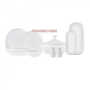 Tangshan Factory Service <span class=keywords><strong>de</strong></span> <span class=keywords><strong>vaisselle</strong></span> en porcelaine osseuse à usage domestique avec design doré pour <span class=keywords><strong>8</strong></span> <span class=keywords><strong>personnes</strong></span> Service <span class=keywords><strong>de</strong></span> <span class=keywords><strong>vaisselle</strong></span> en céramique en porcelaine - Product Image 2