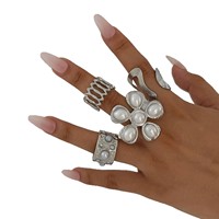 Gaovo 18K Vergoldeter 316 Edelstahl Perlen-Blumen Breiter Bandring Damen Vintage Geometrischer Statement-Schmuck Accessoire Geschenk