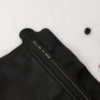 Pochette en papier kraft en plastique noir givré mat Valve à sens unique Emballage de sac de café à fond plat de haricot rôti