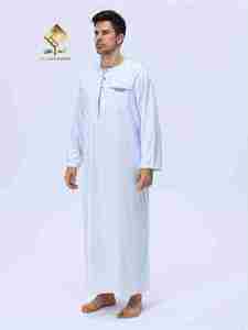 Al Haramain Thobe blanc pour homme, col rond, manches longues, en coton, longueur au sol, tenue de prière modeste - Product Image 1