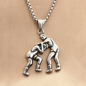 Collier pendentif lutteur en acier titane de style européen et américain, bijoux de mode en acier inoxydable pour hommes avec personnage de dessin animé - Product Image 1