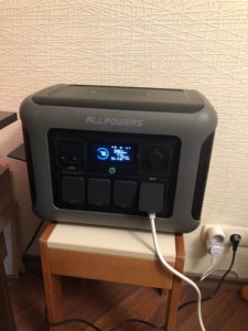Station d'alimentation portable empilable Allpowers R2500 1920Wh avec batterie LiFePO4 – Économie d'énergie et autonomie accrue – Exportation vers la Russie - Product Image 1