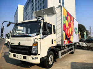 2025 haute qualité HOWO personnalisable 4x2 Diesel congélateur réfrigéré boîte camions 12.7M3 réfrigéré boîte camions à vendre - Product Image 4