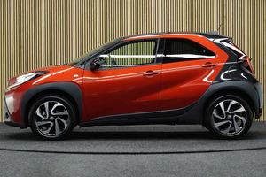 Coche usado FAIRLY 2025 ToyotaA <span class=keywords><strong>Aygo</strong></span> X <span class=keywords><strong>Style</strong></span> 1,0 SUV listo para su uso, sin accidentes listo para enviar a todo el mundo - Product Image 5