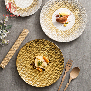 Assiette à dîner ronde en céramique à texture verticale dorée pleine pour la restauration hôtelière en gros - Product Image 3