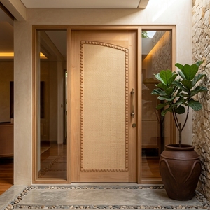 Porte intérieure en rotin naturel tressé et en acajou massif avec architrave mouluré - Product Image 3