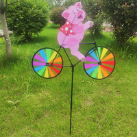Jouets anti-stress éducatifs personnalisés en gros, en forme de moulin à vent, avec design de vélo animalier de dessin animé, roues arc-en-ciel, et piquet de jardin en plastique