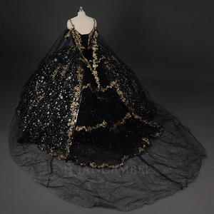 WC046 Elegante Vestido de Gala Negro con Apliques de Encaje Metálico, Lentejuelas Brillantes, Capa de Gasa y Escote Corazón Maxi - Product Image 2